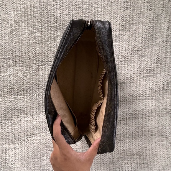 Louis Vuitton Toiletry Pouch - Picture 4 of 4